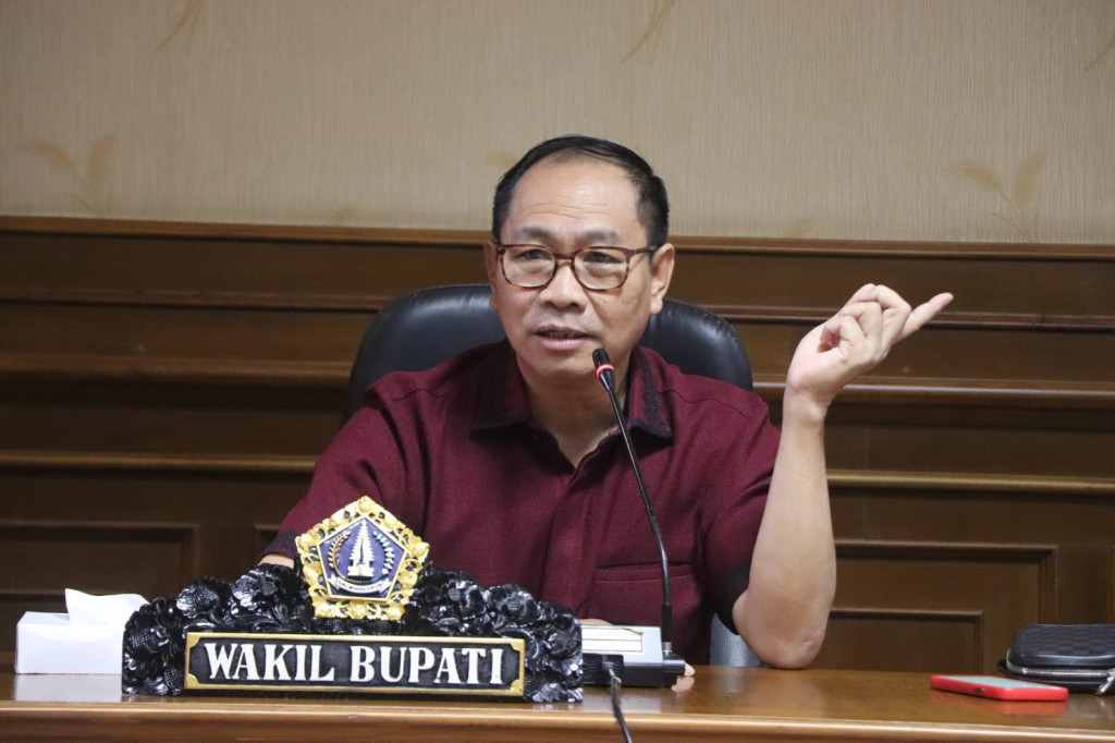 Wabup Suiasa Terima Audiensi Warga Perum Taman Mumbul